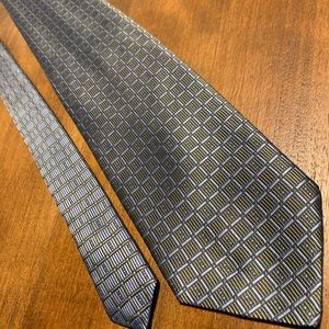 Geometric silk neck tie